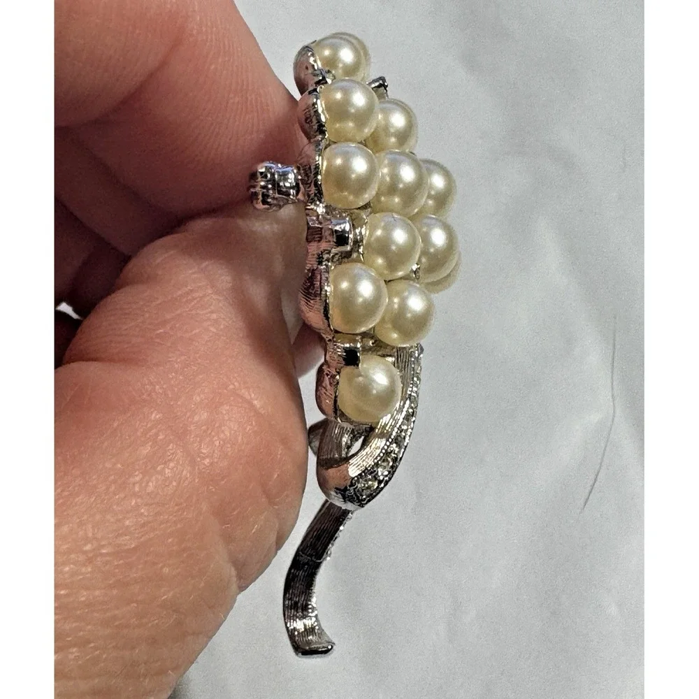 Silver Tone Faux Pearl Rhinestone Floral Bouquet Ribbon Brooch Pin Wedding Gala